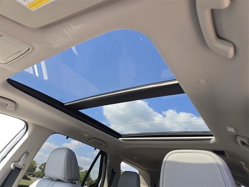 New 2025 Honda Pilot Touring image 3