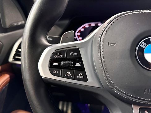Used 2021 BMW X7 M50i AWD/4WD image 19
