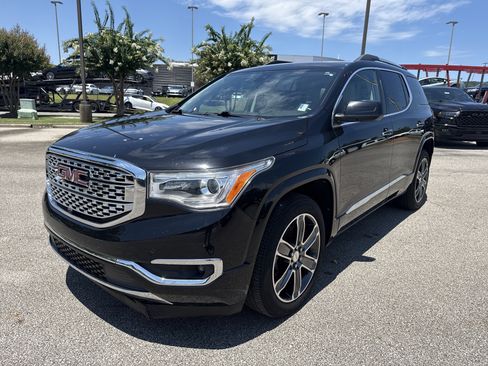 Used 2019 GMC Acadia Denali w/ Technology Package AWD/4WD image 3