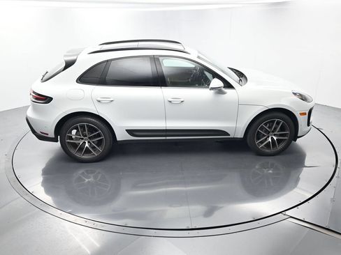 Certified 2023 Porsche Macan AWD/4WD image 36