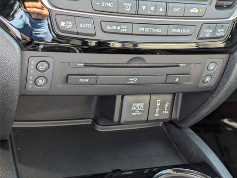 Used 2018 Honda Pilot Elite image 32