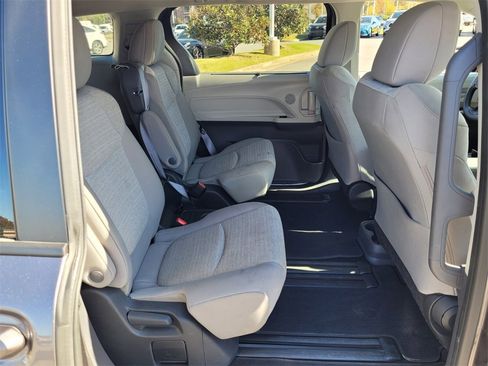 Used 2024 Toyota Sienna LE image 13