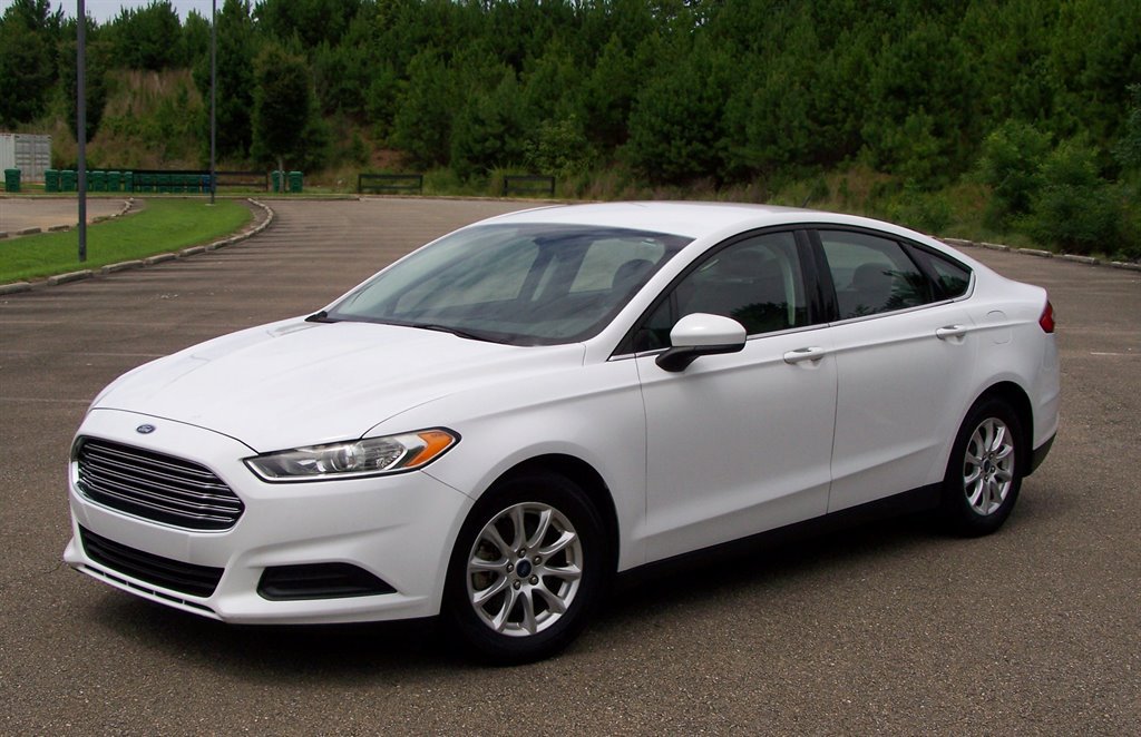 Used 2015 Ford Fusion S FWD image 1