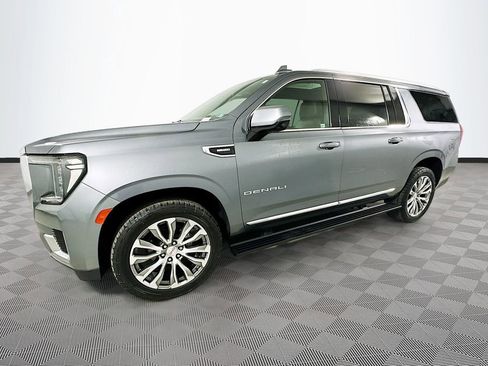 Used 2022 GMC Yukon XL Denali image 4