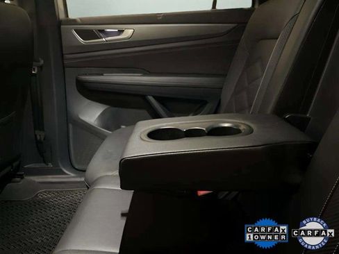 Used 2025 Volkswagen Atlas Cross Sport SE w/ Black Wheel Package image 70