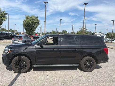 Used 2023 Ford Expedition Max XLT AWD/4WD image 4