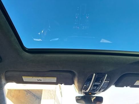 Used 2019 Porsche Cayenne S image 16