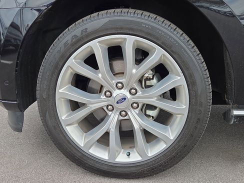 Used 2019 Ford Expedition Platinum RWD image 6