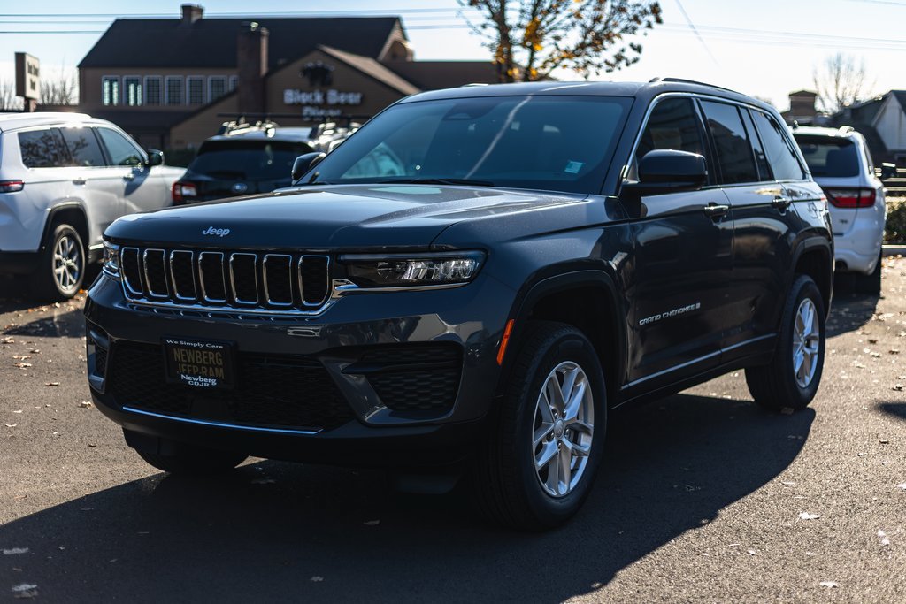 New 2025 Jeep Grand Cherokee Laredo X w/ Trailer Tow Package AWD/4WD image 4