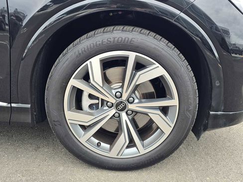 Used 2024 Audi Q4 e-tron Premium Plus image 9