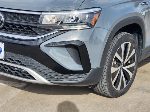 Used 2024 Volkswagen Taos SE image 8