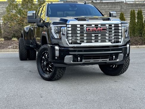 Used 2024 GMC Sierra 3500 Denali w/ Denali Reserve Package image 2