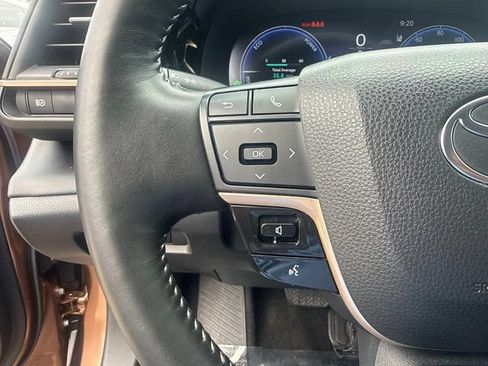 Used 2025 Toyota Crown AWD/4WD image 29
