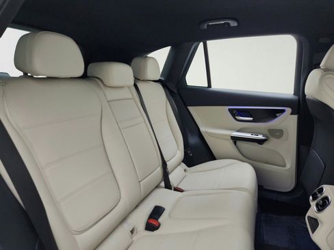 Used 2025 Mercedes-Benz GLC 350e 4MATIC image 28