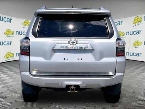 Used 2017 Toyota 4Runner SR5 AWD/4WD image 5