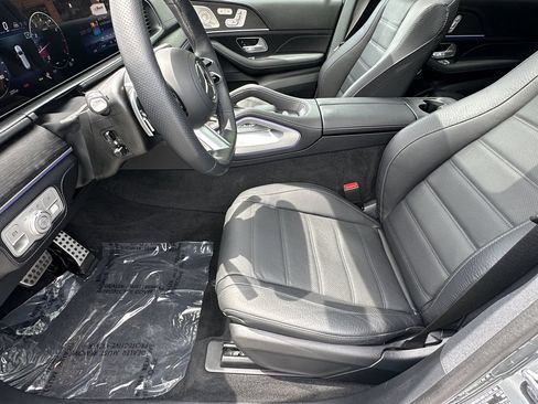 Certified 2025 Mercedes-Benz GLS 580 4MATIC image 10