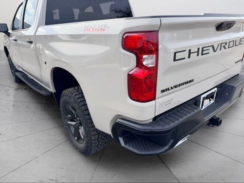 Used 2026 Chevrolet Silverado 1500 Custom Trail Boss w/ LPO, Dark Essentials Package image 8