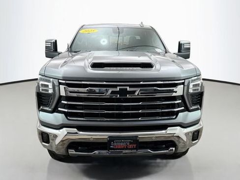 Used 2025 Chevrolet Silverado 3500 LTZ w/ LTZ Plus Package AWD/4WD image 2