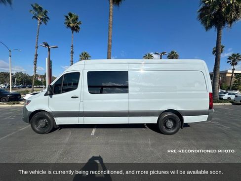 Used 2021 Mercedes-Benz Sprinter 2500 image 2