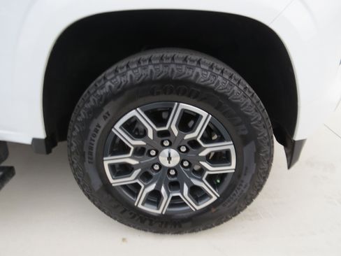 Used 2024 Chevrolet Colorado Z71 w/ Z71 Convenience Package 2 AWD/4WD image 10