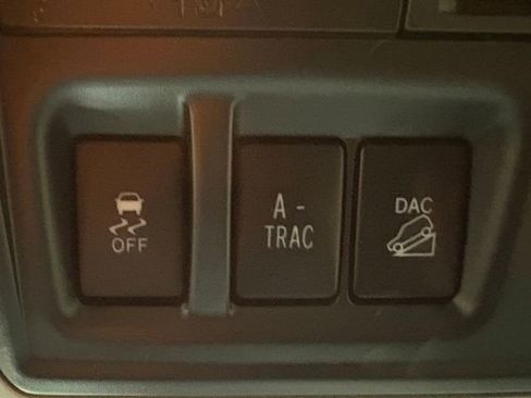 Used 2018 Toyota 4Runner SR5 Premium image 15