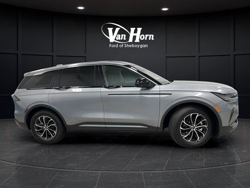Used 2025 Lincoln Nautilus Premier w/ Equipment Group 102A AWD/4WD image 2