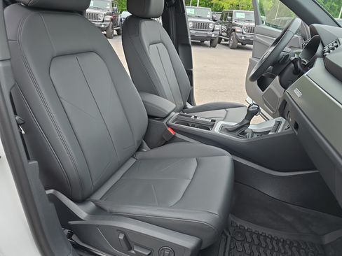 Certified 2025 Audi Q3 2.0T Premium w/ Convenience Package AWD/4WD image 10