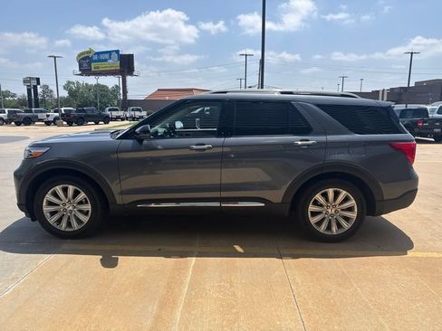 Used 2022 Ford Explorer Limited w/ Equipment Group 301A RWD image 4