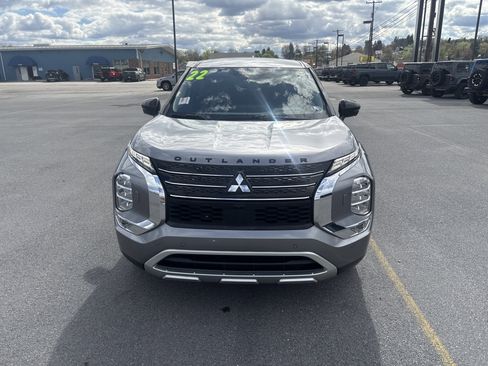 Used 2022 Mitsubishi Outlander SE AWD/4WD image 9