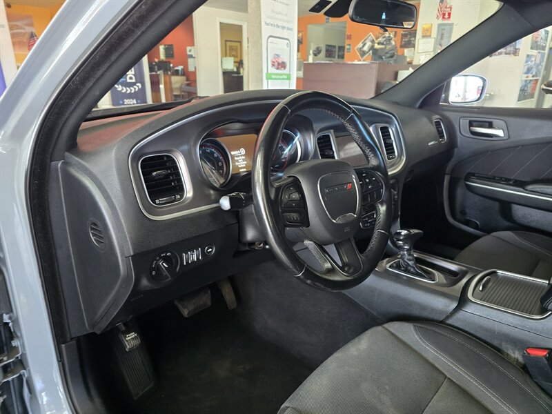 Used 2022 Dodge Charger SXT RWD image 10