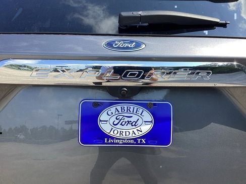 Used 2022 Ford Explorer XLT w/ Equipment Group 202A image 16