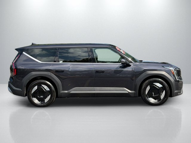Certified 2026 Kia EV9 Light RWD image 10