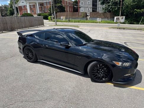 Used 2017 Ford Mustang GT Premium w/ GT Performance Package RWD image 4