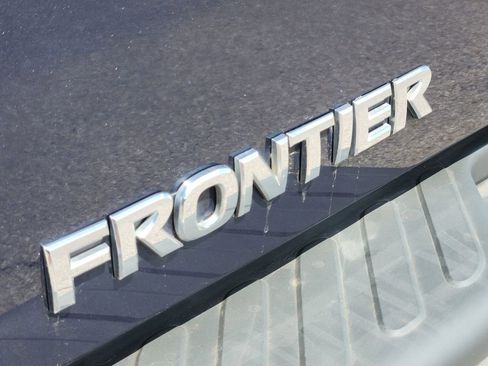 Used 2015 Nissan Frontier SV image 8