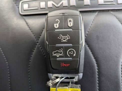 Used 2025 RAM 1500 Limited AWD/4WD image 32