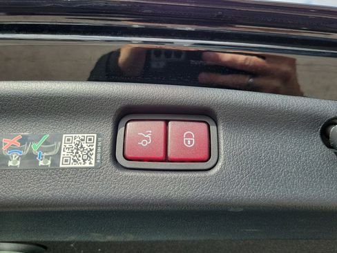 Used 2025 Mercedes-Benz C 300 Sedan image 30