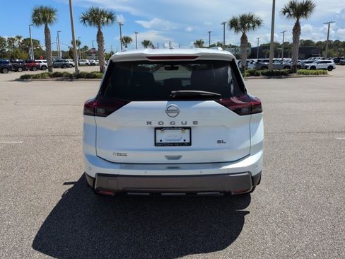 Certified 2024 Nissan Rogue SL FWD image 5