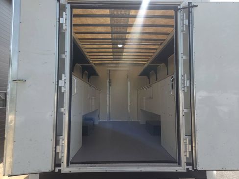 Used 2018 Chevrolet Express 3500 w/ Power Convenience Package image 11