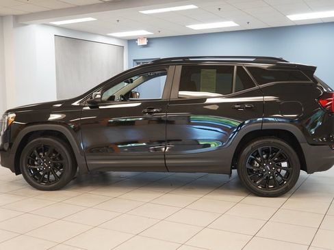 Used 2023 GMC Terrain SLE w/ Driver Convenience Package AWD/4WD image 2