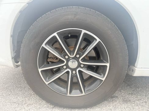 Used 2016 Dodge Grand Caravan SXT w/ UConnect Hands-Free Group FWD image 23