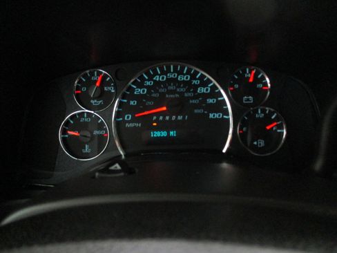 Used 2024 GMC Savana 2500 w/ Driver Convenience Package image 15