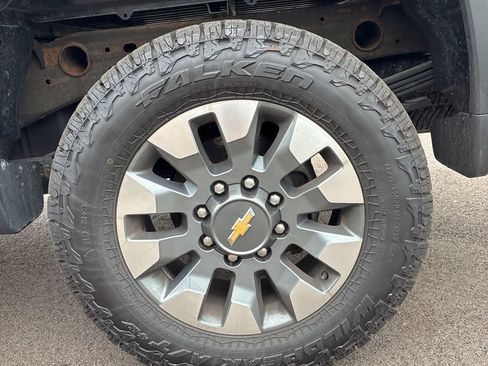 Used 2024 Chevrolet Silverado 2500 Custom w/ Custom Value Package AWD/4WD image 13