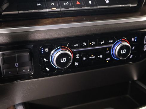 Used 2022 GMC Sierra 1500 SLT RWD image 7