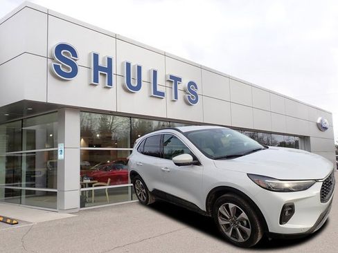 Used 2025 Ford Escape Platinum w/ Premium Technology Package image 3