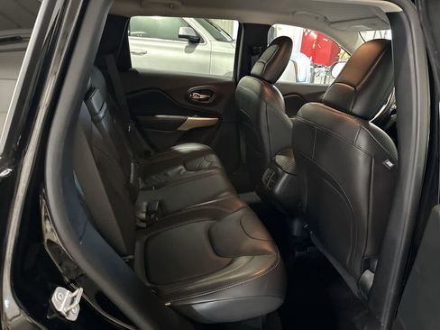 Used 2018 Jeep Cherokee Limited image 15