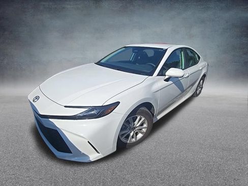 Used 2025 Toyota Camry LE FWD image 3