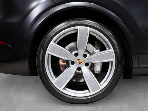 Used 2023 Porsche Cayenne Turbo AWD/4WD image 12