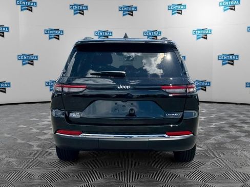 Used 2024 Jeep Grand Cherokee Laredo AWD/4WD image 5