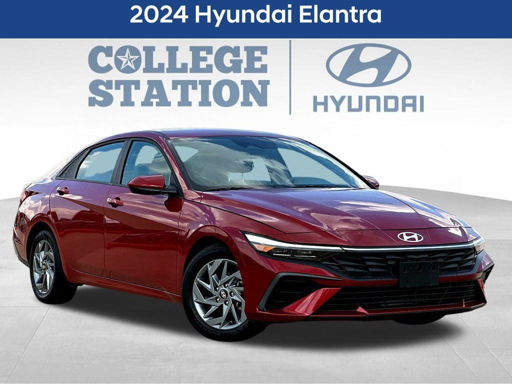 Used 2024 Hyundai Elantra SEL FWD image 3