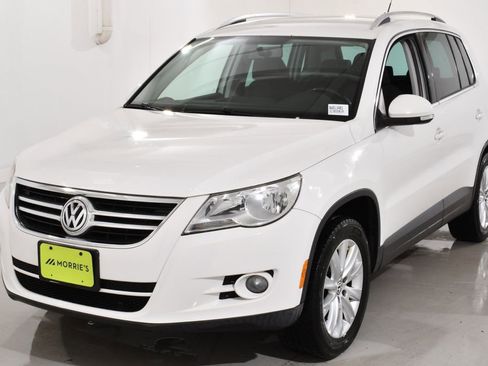 Used 2009 Volkswagen Tiguan SE image 2